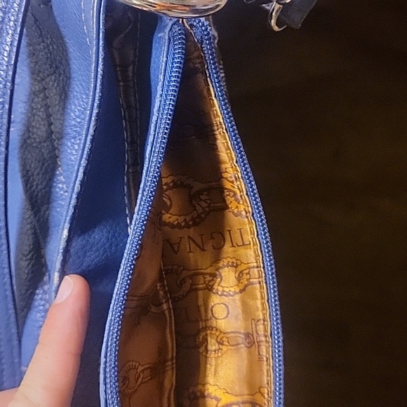 Tignanello Woman's blue leather purse. Beautiful, luxurious, minimal call outs - Picture 5 of 8